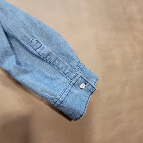 Old Navy Size M Classic Button Down Chambray Blue Long Sleeve Top, EUC - Picture 13 of 13